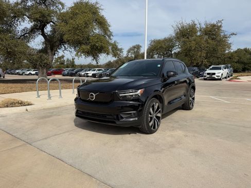 Used 2021 Volvo XC40 P8 Recharge w/ Advanced Package image 2