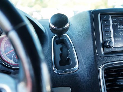 Used 2019 Dodge Grand Caravan GT FWD image 32
