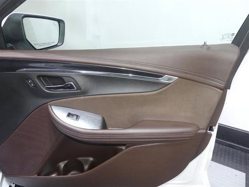 Used 2015 Chevrolet Impala LT w/ Convenience Package FWD image 19