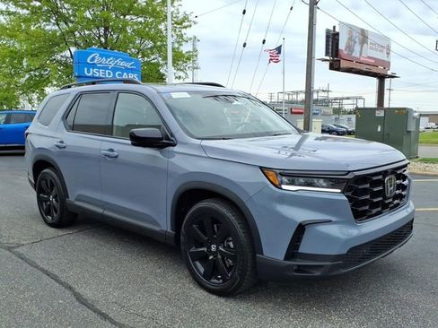 Certified 2025 Honda Pilot Black Edition image 3