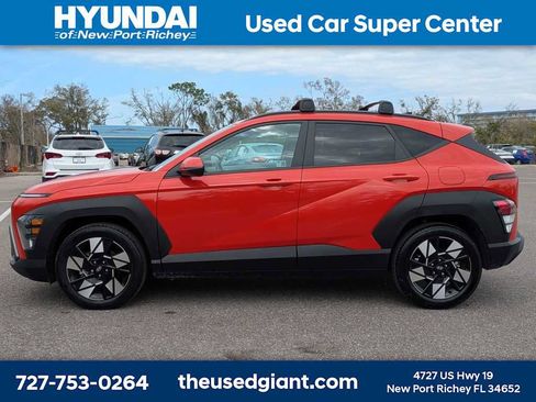 Used 2024 Hyundai Kona SEL w/ Convenience Package image 2