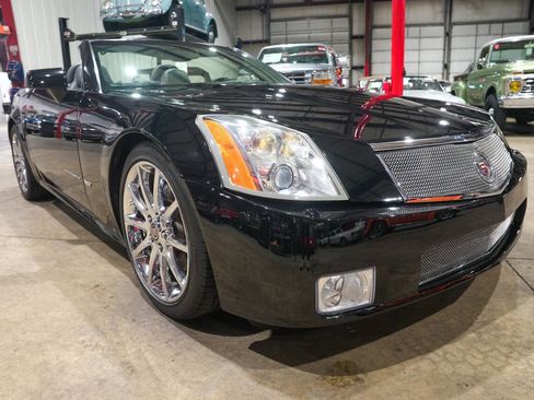 Used 2008 Cadillac XLR V RWD image 12