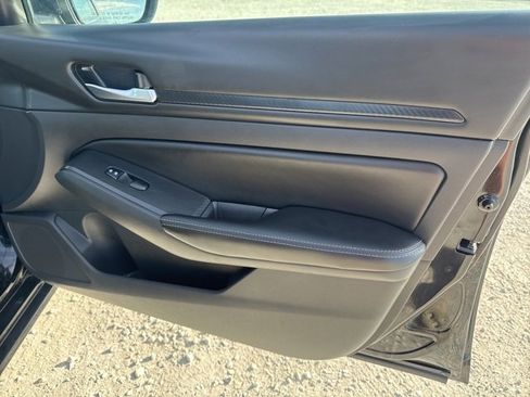 Used 2024 Nissan Altima 2.5 SV image 17