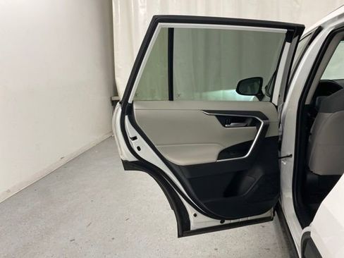 Used 2025 Toyota RAV4 XLE w/ Convenience Package image 28