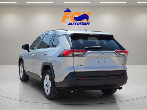 Used 2021 Toyota RAV4 XLE AWD/4WD image 3