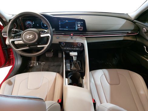 Certified 2025 Hyundai Elantra Limited FWD image 9