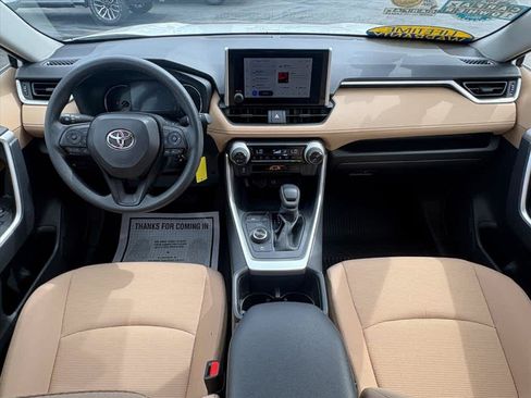 Used 2025 Toyota RAV4 LE AWD/4WD image 11