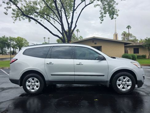 Used 2017 Chevrolet Traverse LS image 3