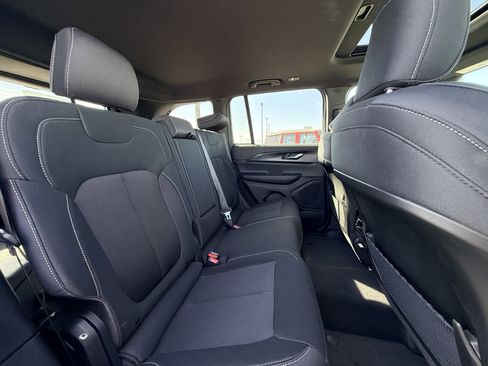 New 2025 Jeep Grand Cherokee 4WD image 15