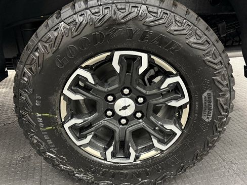 New 2026 Chevrolet Silverado 1500 ZR2 image 11