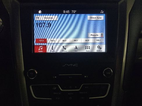 Used 2019 Ford Fusion SE image 25