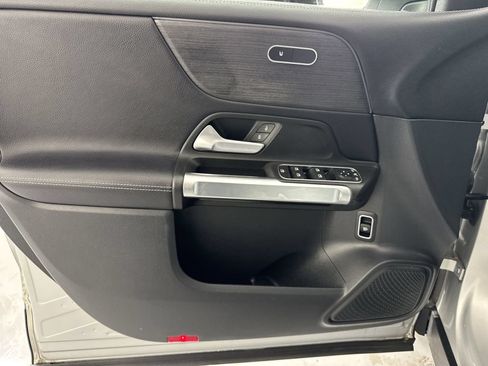 Used 2022 Mercedes-Benz GLB 250 4MATIC image 20