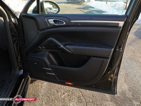 Used 2014 Porsche Cayenne Turbo image 28