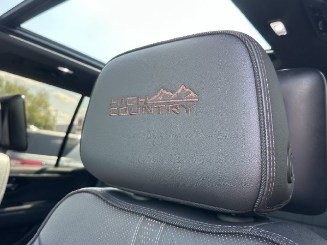 Used 2025 Chevrolet Tahoe High Country AWD/4WD image 29