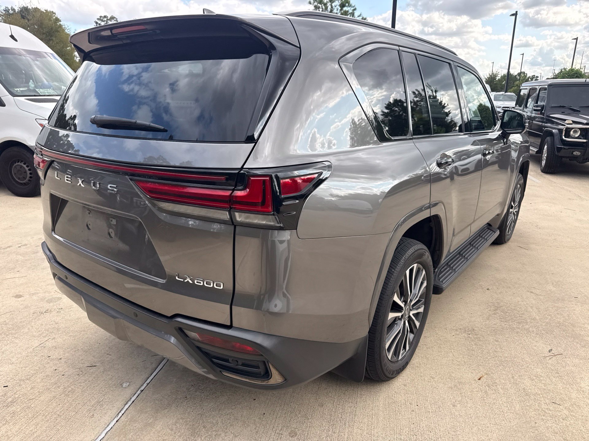 Used 2023 Lexus LX 600 4WD w/ Appearance Package image 4