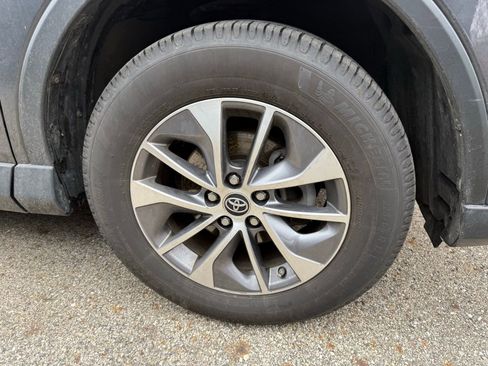 Used 2018 Toyota RAV4 XLE image 10