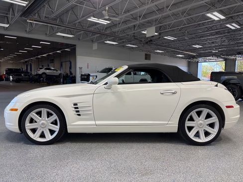 Used 2006 Chrysler Crossfire Limited RWD image 4