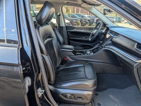 Used 2023 Jeep Grand Cherokee L Limited w/ Black Appearance Package AWD/4WD image 35