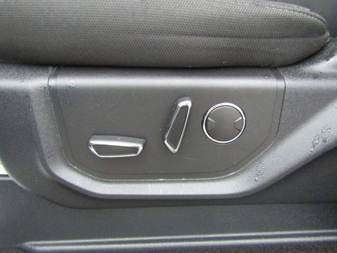 Used 2018 Ford F150 XLT w/ Equipment Group 302A Luxury AWD/4WD image 17
