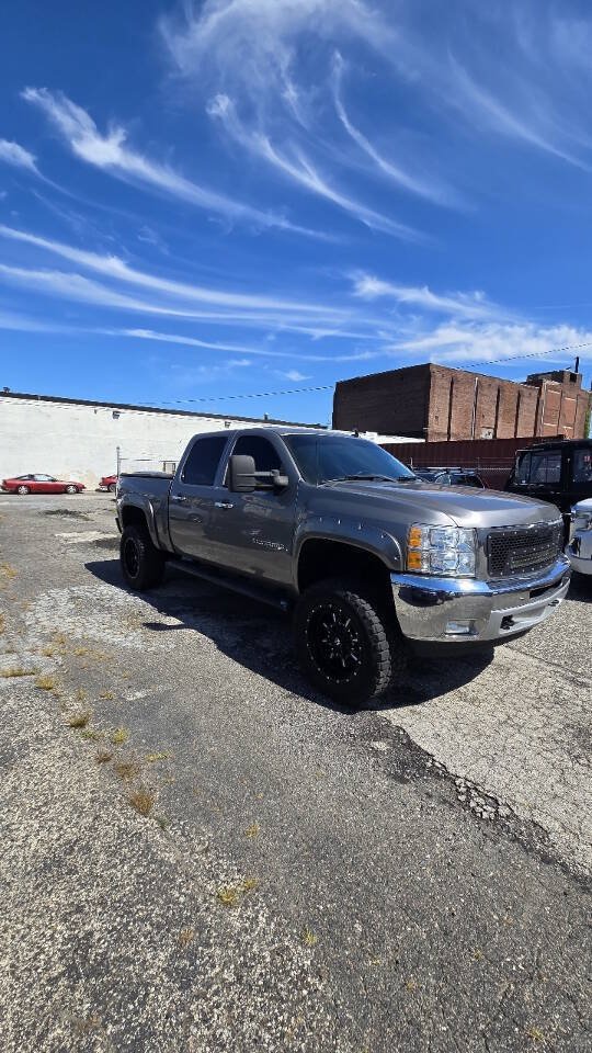 Used 2013 Chevrolet Silverado 1500 LT w/ All-Star Edition AWD/4WD image 4