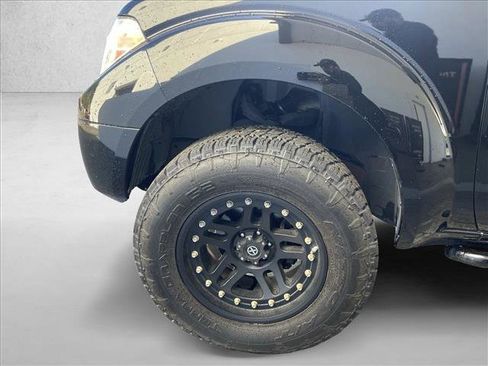 Used 2015 Nissan Frontier SV image 8