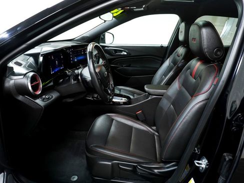 Used 2024 Chevrolet Trax RS w/ Sunroof Package image 10