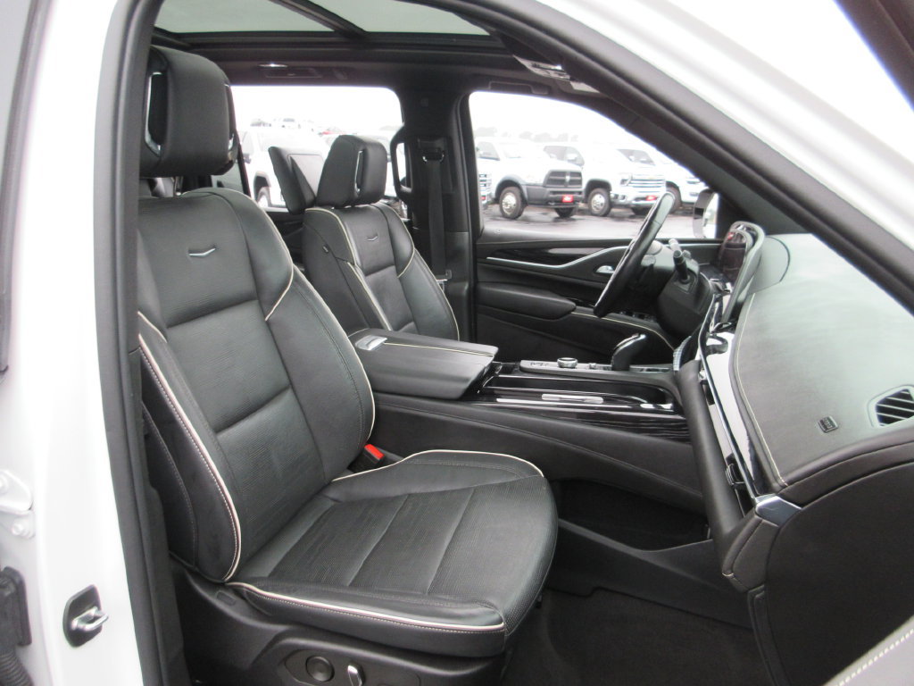 Used 2023 Cadillac Escalade ESV Sport w/ LPO, ONYX Package AWD/4WD image 27