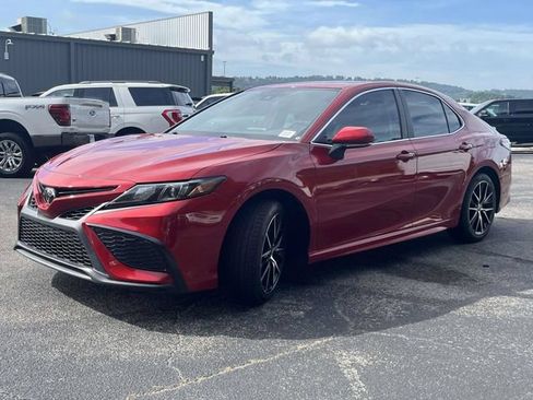Used 2024 Toyota Camry SE w/ Cold Weather Package FWD image 8