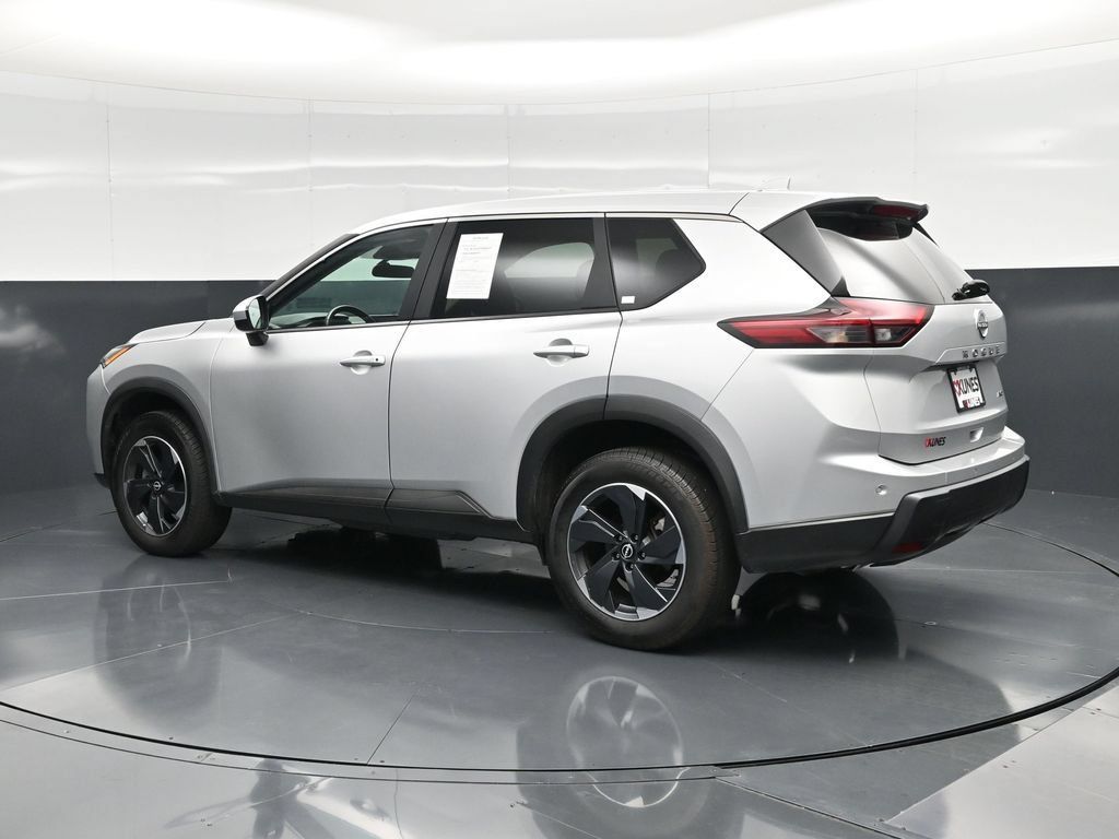 Used 2025 Nissan Rogue SV AWD/4WD image 9