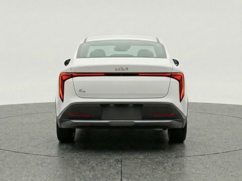 Used 2025 Kia K4 LXS image 7