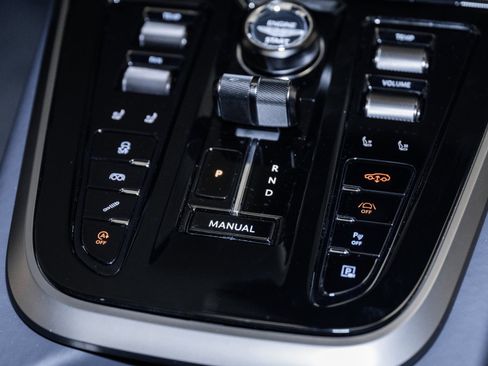 Used 2025 Aston Martin DBX 707 image 39