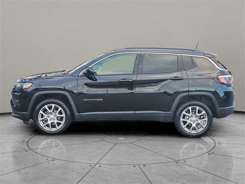 Certified 2022 Jeep Compass Latitude image 9