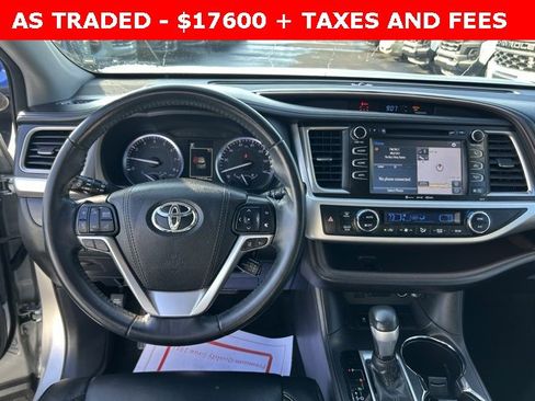 Used 2018 Toyota Highlander XLE image 19