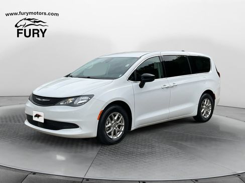 Used 2024 Chrysler Voyager LX FWD image 7