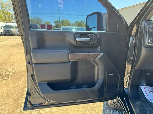 Used 2021 GMC Sierra 2500 Denali w/ Denali Black Diamond Edition AWD/4WD image 17