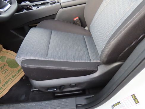 Used 2023 Nissan Rogue SV image 38