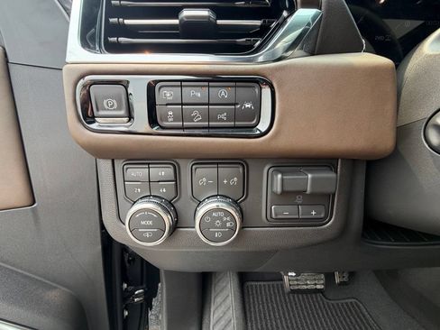 Used 2026 GMC Yukon Denali Ultimate AWD/4WD image 4