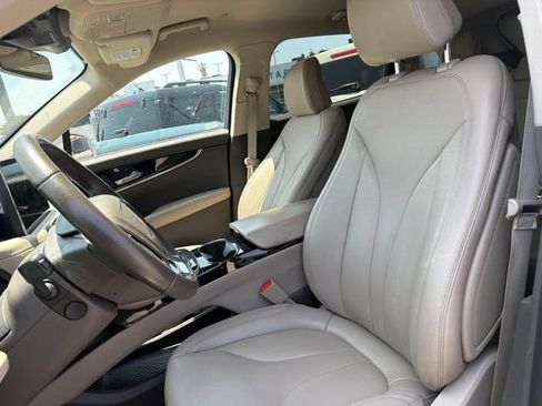 Used 2023 Lincoln Nautilus FWD w/ Premium Package image 17