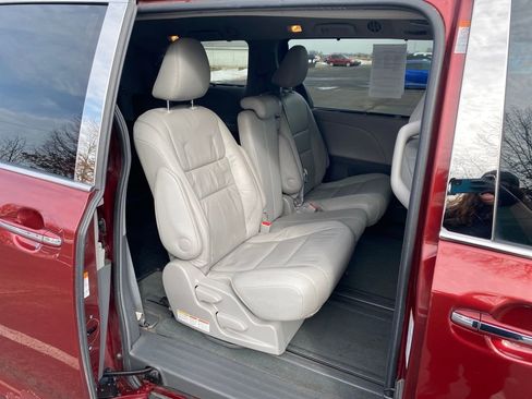 Used 2016 Toyota Sienna XLE w/ XLE Navigation Package image 15