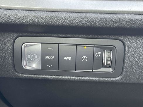 Certified 2026 Chevrolet Traverse LT w/ Driver Confidence Package AWD/4WD image 33