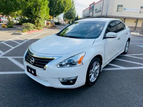 Used 2015 Nissan Altima 2.5 SV w/ Convenience Package FWD image 1