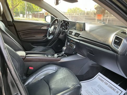 Used 2018 MAZDA MAZDA3 Grand Touring w/ Premium Equipment Package FWD image 32