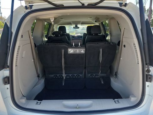Used 2017 Chrysler Pacifica Touring-L Plus FWD image 6