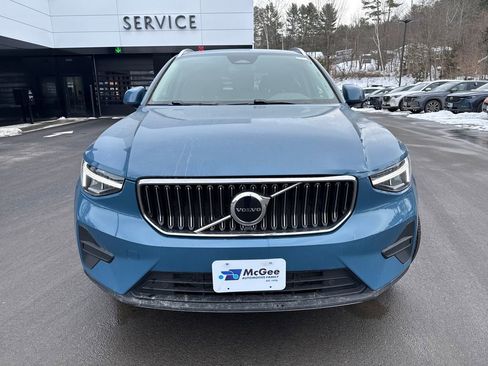 Used 2025 Volvo XC40 B5 Core image 8