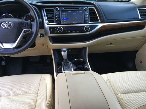 Used 2019 Toyota Highlander Limited AWD/4WD image 25