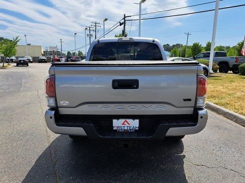 Used 2021 Toyota Tacoma TRD Off-Road w/ Technology Package AWD/4WD image 9