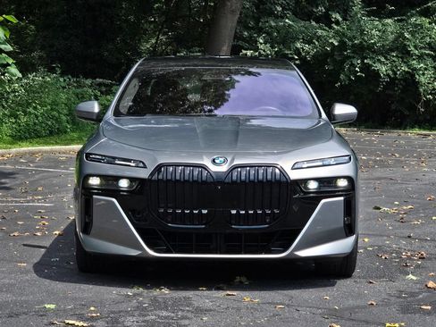 Used 2023 BMW i7 xDrive60 AWD/4WD image 9