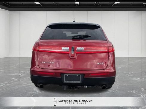 Used 2018 Lincoln MKT AWD image 4