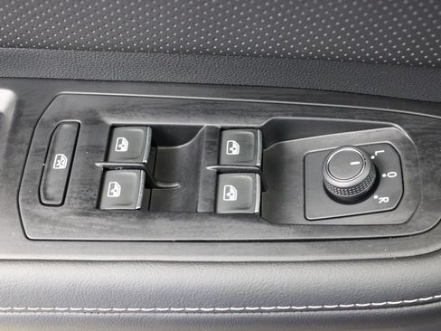 Used 2025 Volkswagen Atlas SE FWD image 17