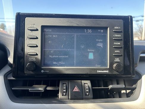 Used 2022 Toyota RAV4 XLE Premium image 21